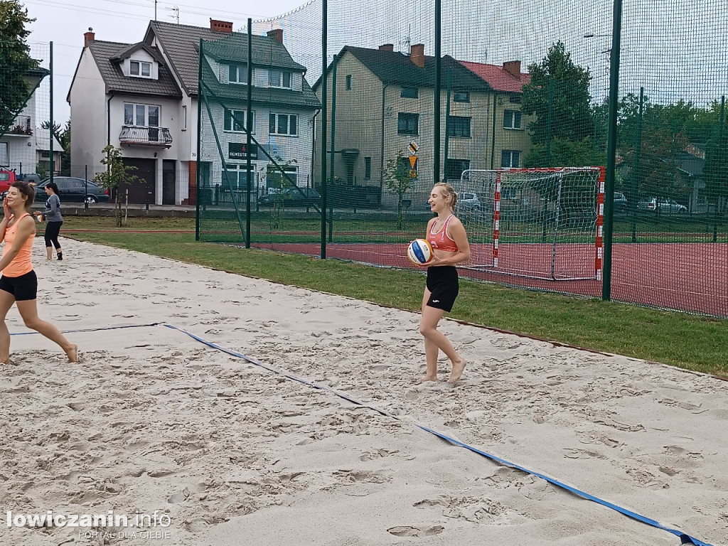 I Powiatowe Mistrzostwa Łowicza w piłkę plażową