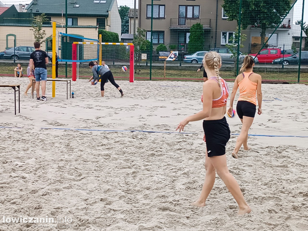 I Powiatowe Mistrzostwa Łowicza w piłkę plażową