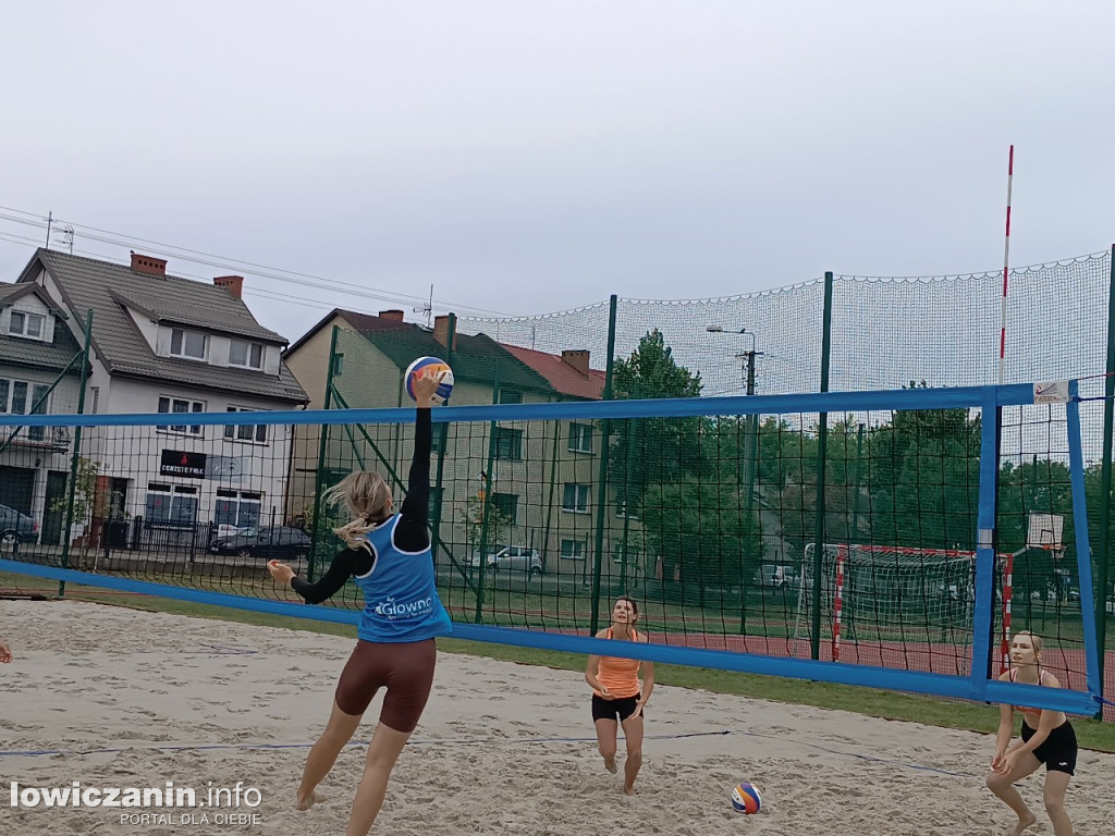 I Powiatowe Mistrzostwa Łowicza w piłkę plażową