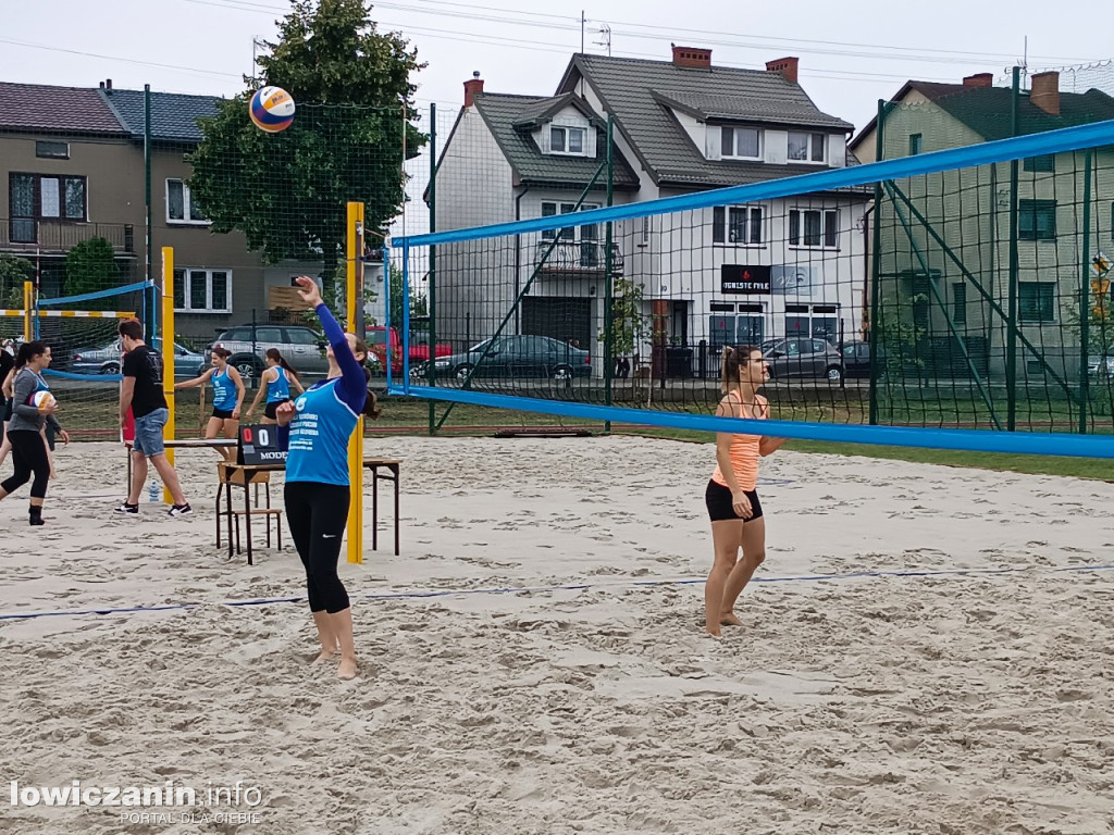 I Powiatowe Mistrzostwa Łowicza w piłkę plażową