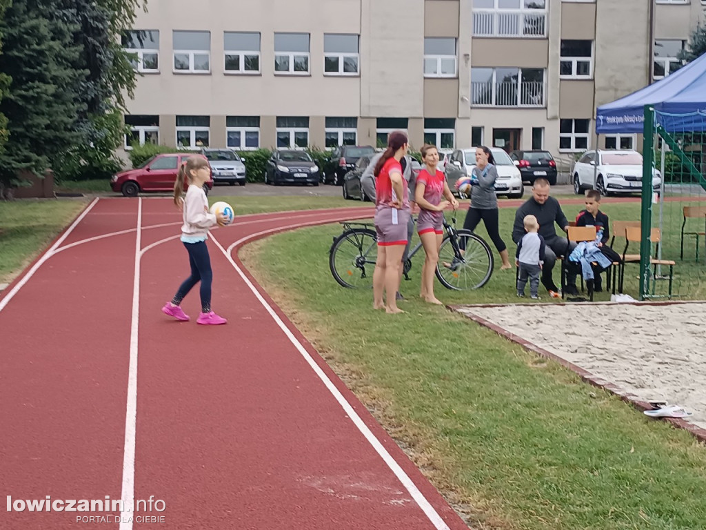 I Powiatowe Mistrzostwa Łowicza w piłkę plażową