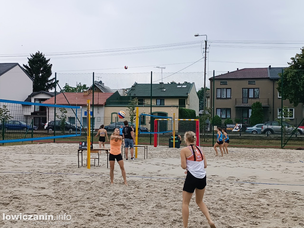 I Powiatowe Mistrzostwa Łowicza w piłkę plażową