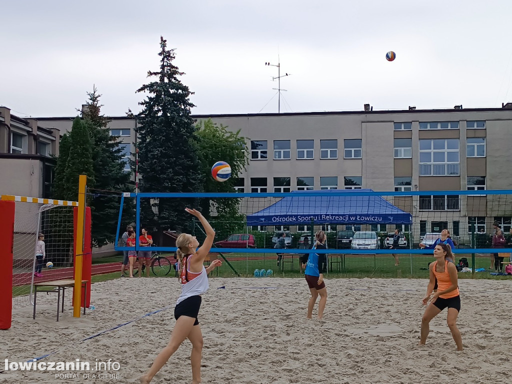 I Powiatowe Mistrzostwa Łowicza w piłkę plażową