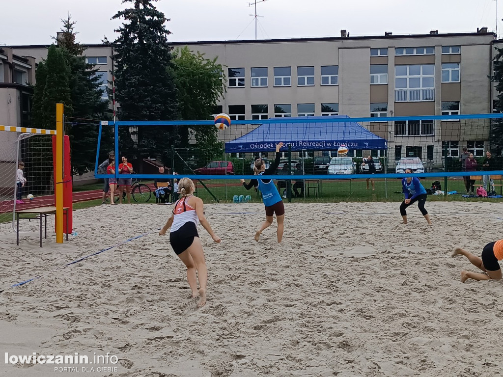I Powiatowe Mistrzostwa Łowicza w piłkę plażową