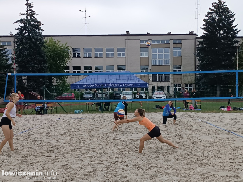 I Powiatowe Mistrzostwa Łowicza w piłkę plażową