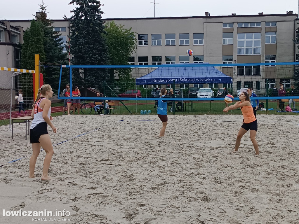 I Powiatowe Mistrzostwa Łowicza w piłkę plażową