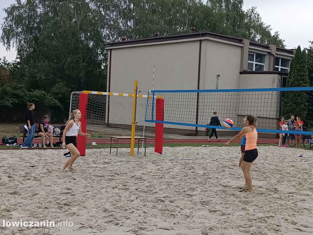 I Powiatowe Mistrzostwa Łowicza w piłkę plażową