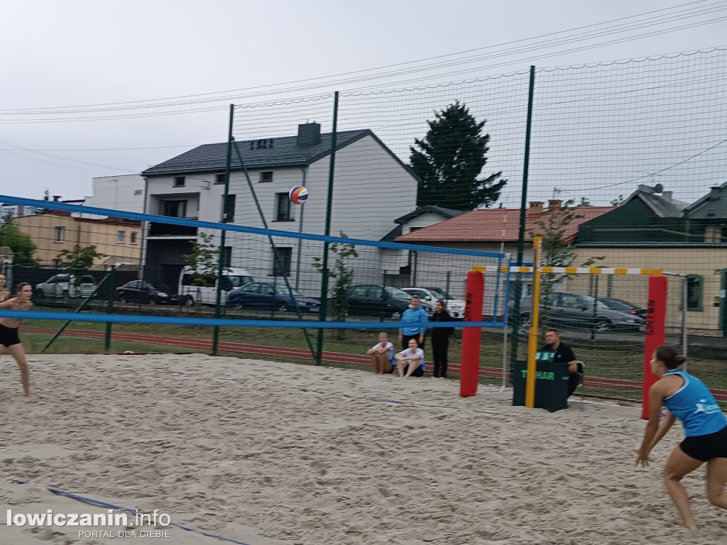 I Powiatowe Mistrzostwa Łowicza w piłkę plażową