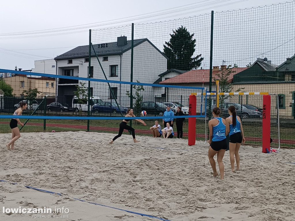 I Powiatowe Mistrzostwa Łowicza w piłkę plażową