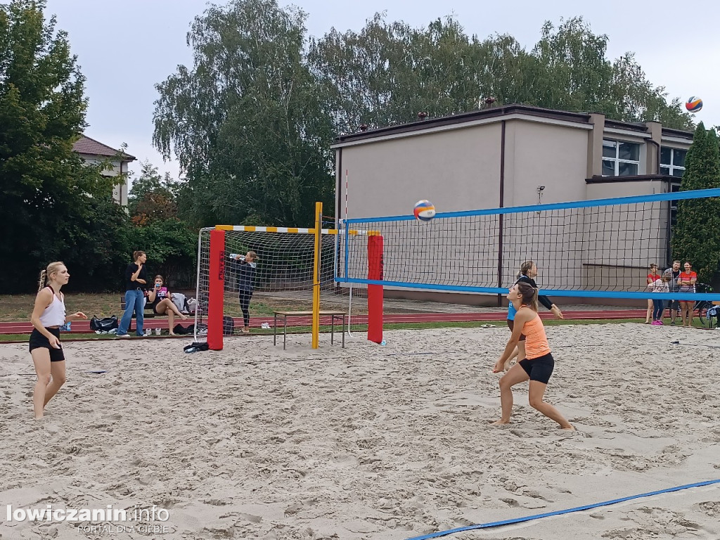I Powiatowe Mistrzostwa Łowicza w piłkę plażową