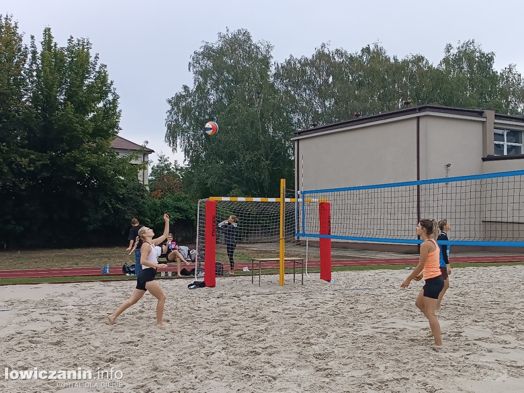 I Powiatowe Mistrzostwa Łowicza w piłkę plażową