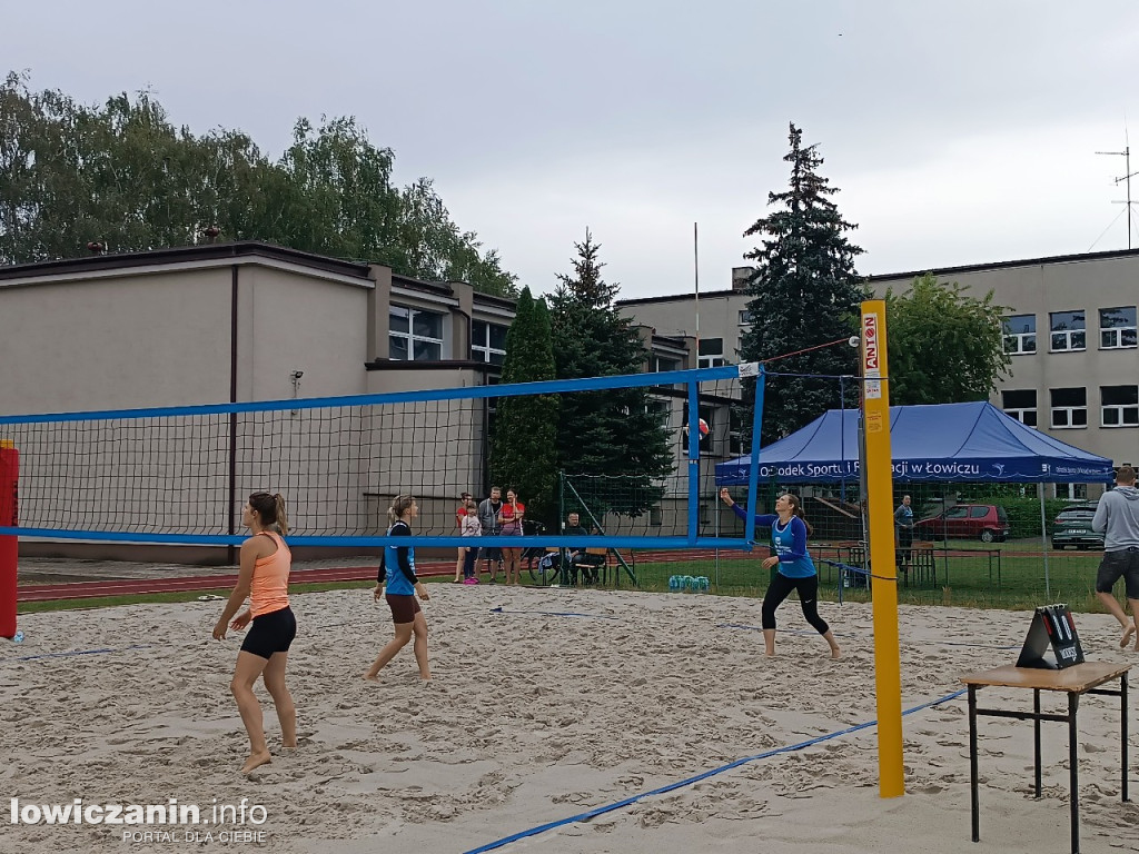 I Powiatowe Mistrzostwa Łowicza w piłkę plażową