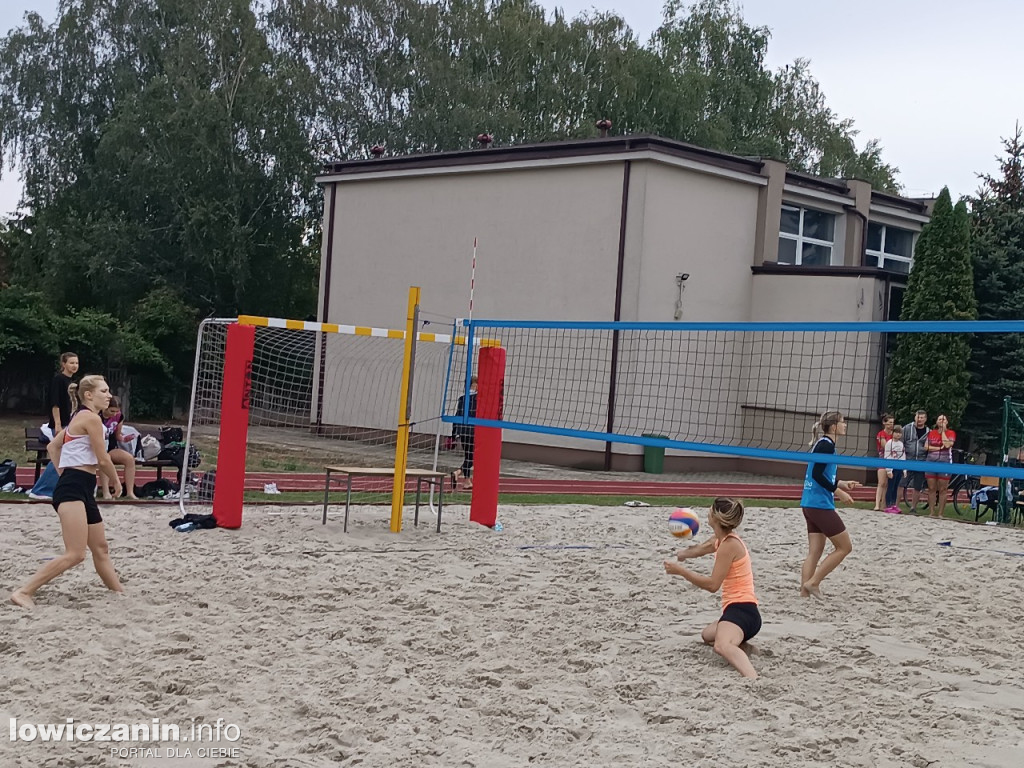 I Powiatowe Mistrzostwa Łowicza w piłkę plażową