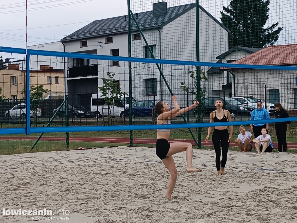 I Powiatowe Mistrzostwa Łowicza w piłkę plażową