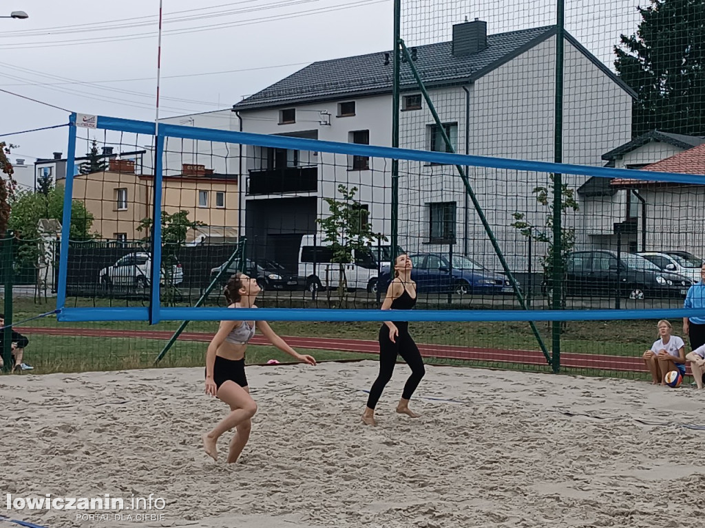 I Powiatowe Mistrzostwa Łowicza w piłkę plażową