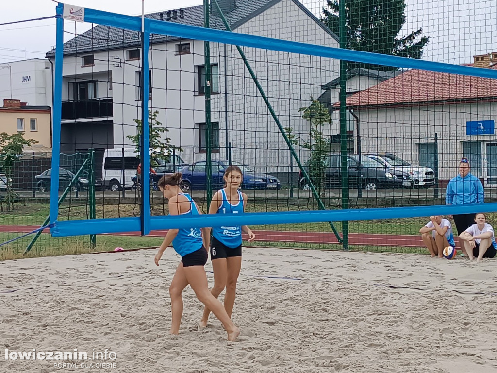 I Powiatowe Mistrzostwa Łowicza w piłkę plażową