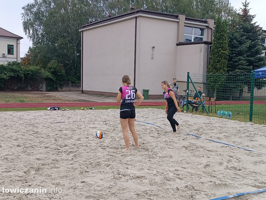 I Powiatowe Mistrzostwa Łowicza w piłkę plażową