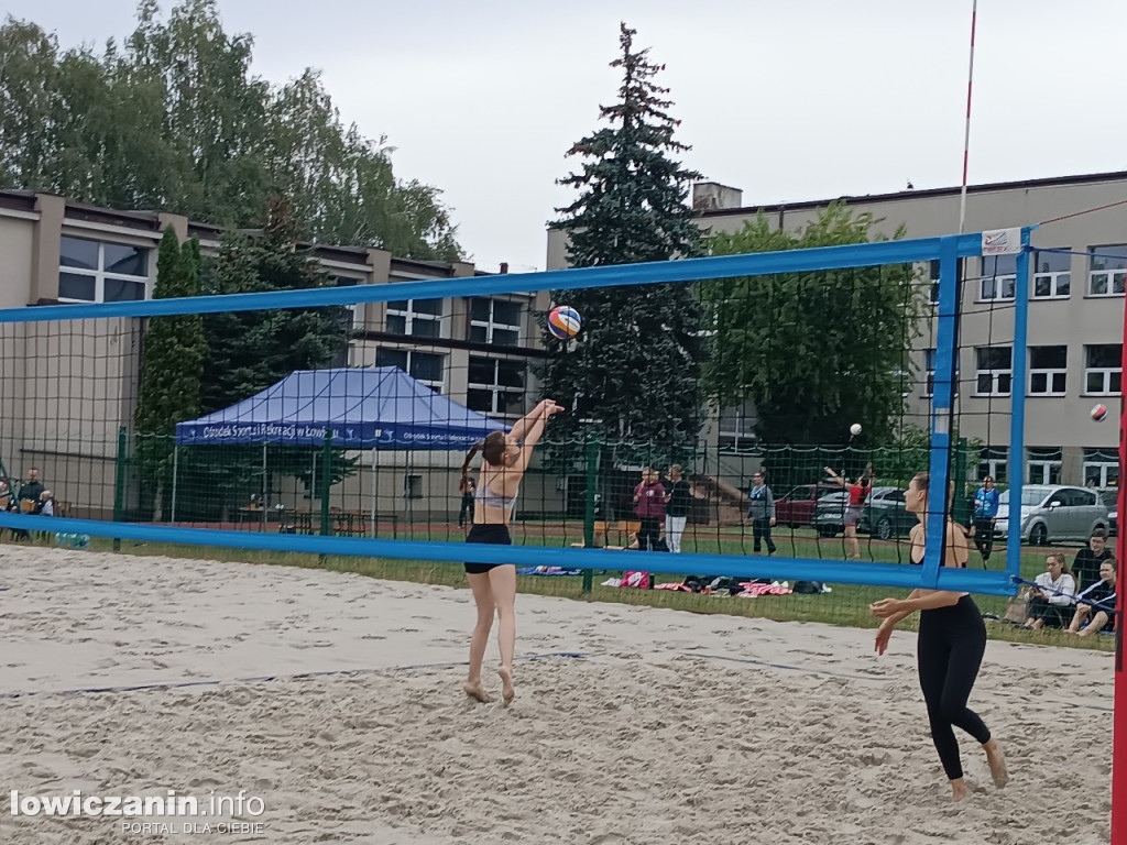 I Powiatowe Mistrzostwa Łowicza w piłkę plażową