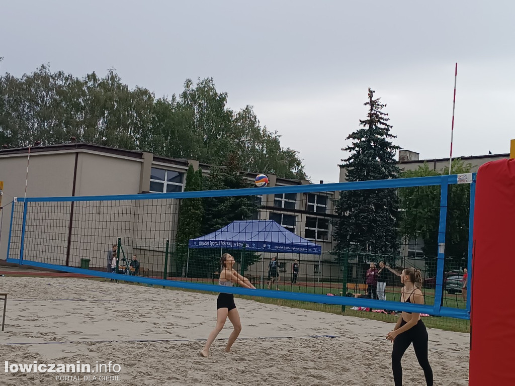 I Powiatowe Mistrzostwa Łowicza w piłkę plażową