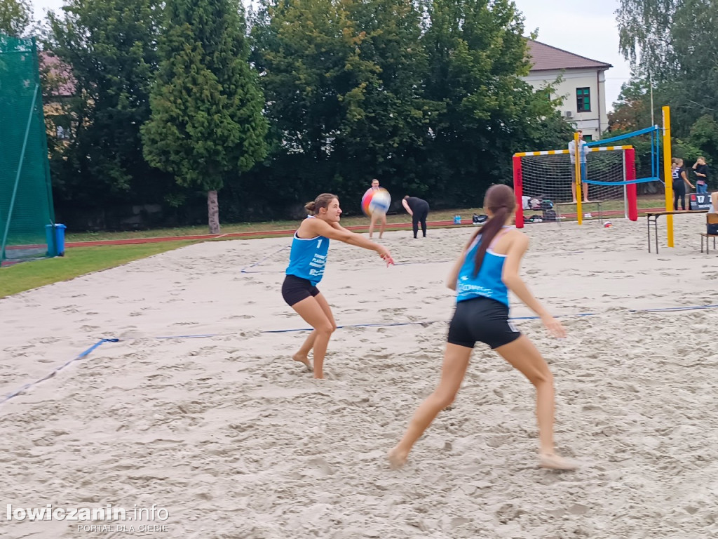 I Powiatowe Mistrzostwa Łowicza w piłkę plażową