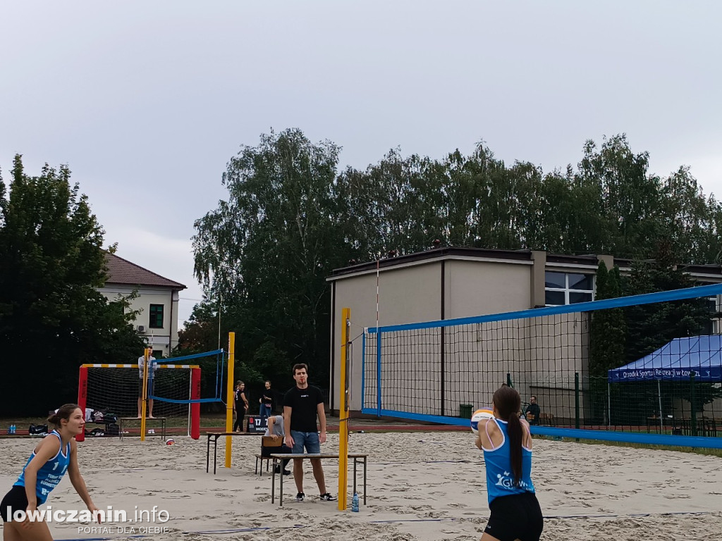 I Powiatowe Mistrzostwa Łowicza w piłkę plażową