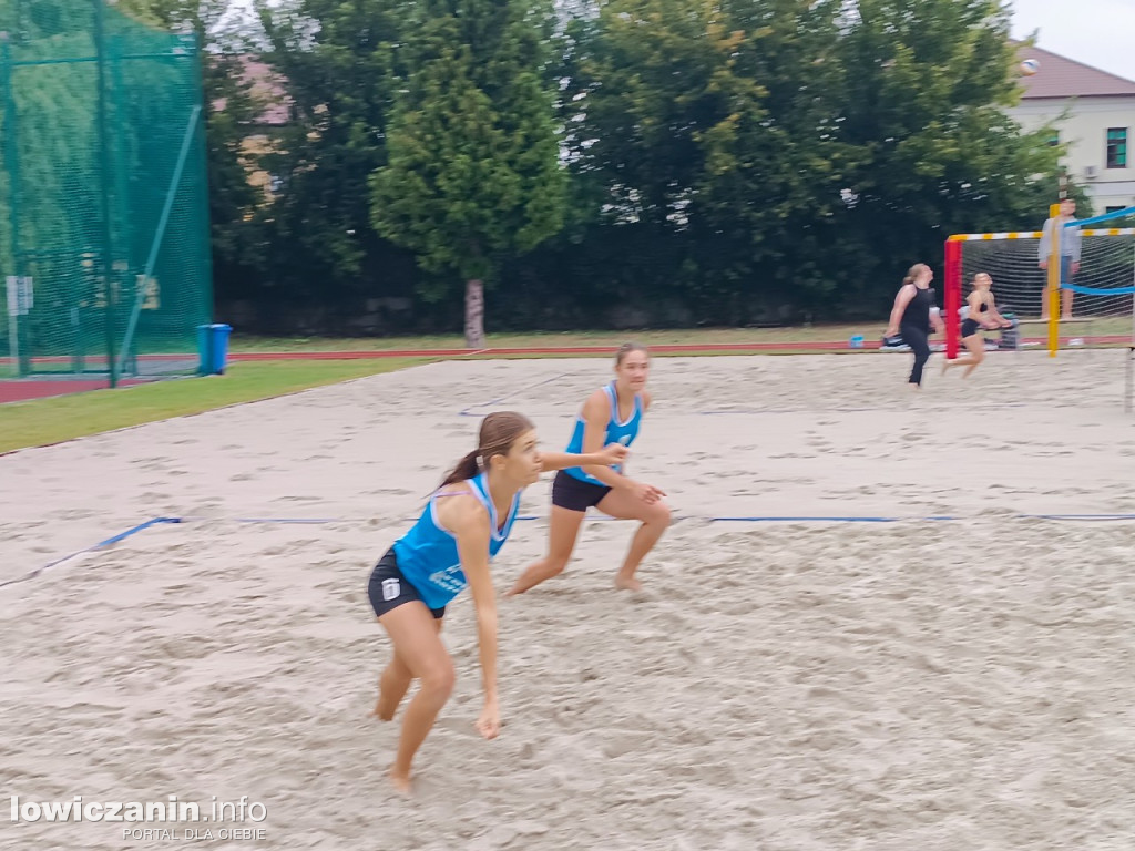 I Powiatowe Mistrzostwa Łowicza w piłkę plażową