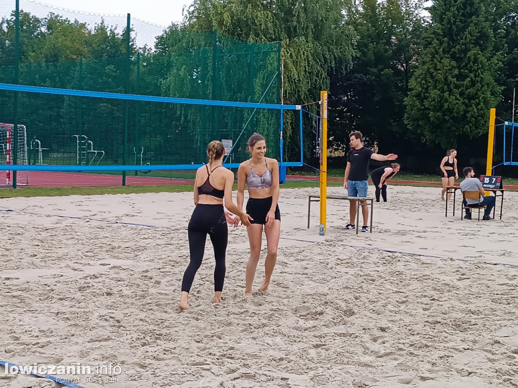 I Powiatowe Mistrzostwa Łowicza w piłkę plażową