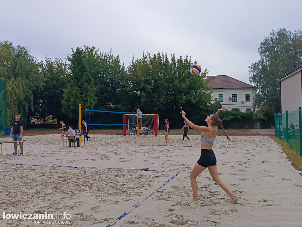 I Powiatowe Mistrzostwa Łowicza w piłkę plażową