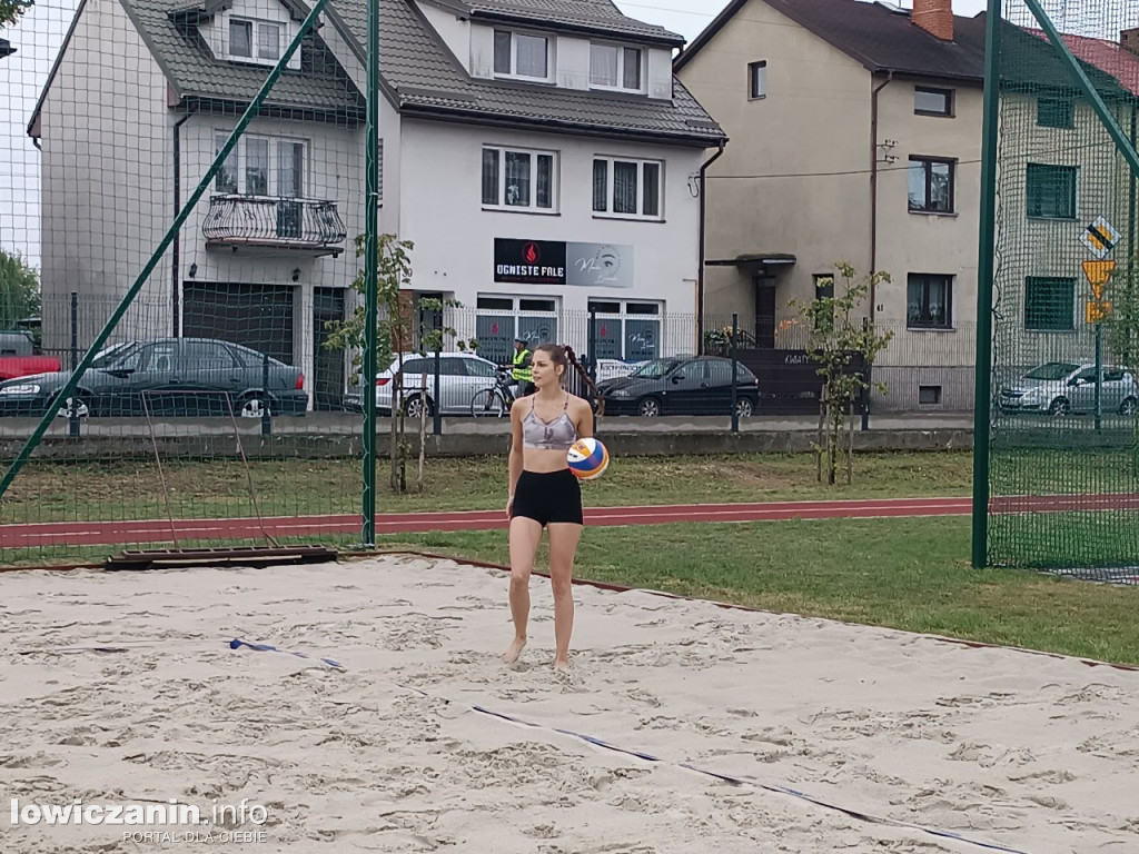 I Powiatowe Mistrzostwa Łowicza w piłkę plażową