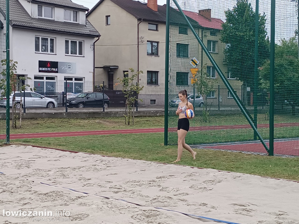 I Powiatowe Mistrzostwa Łowicza w piłkę plażową