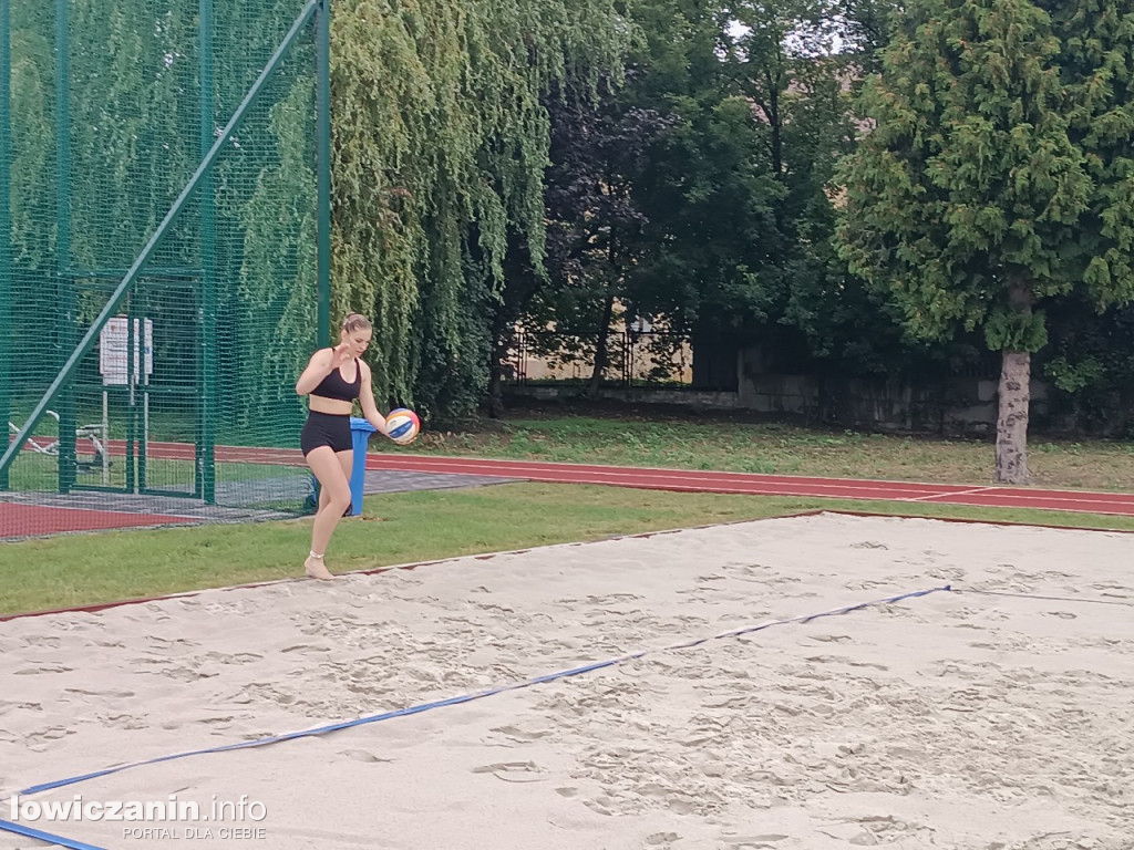 I Powiatowe Mistrzostwa Łowicza w piłkę plażową