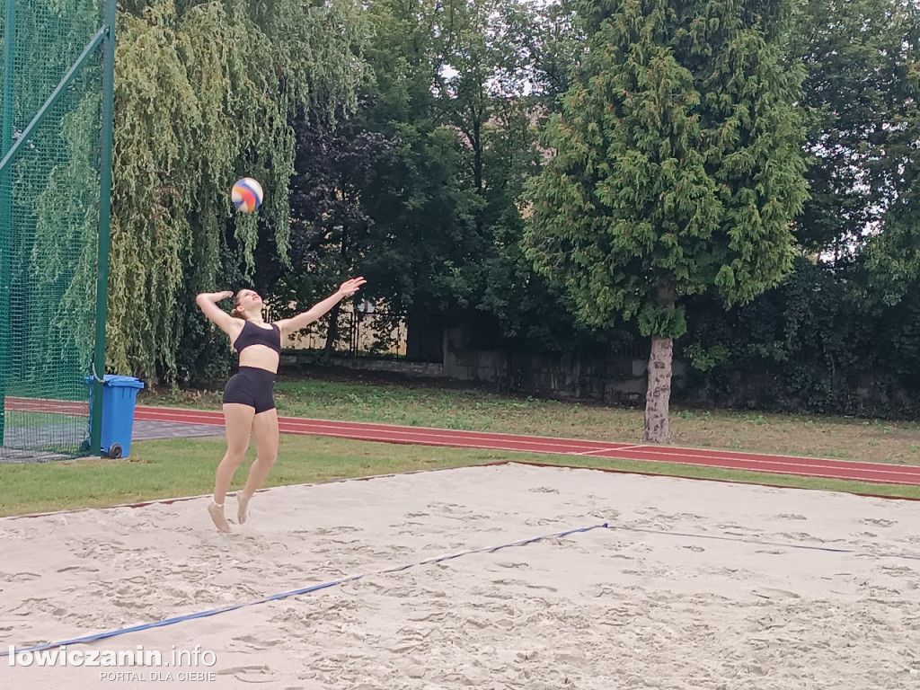 I Powiatowe Mistrzostwa Łowicza w piłkę plażową