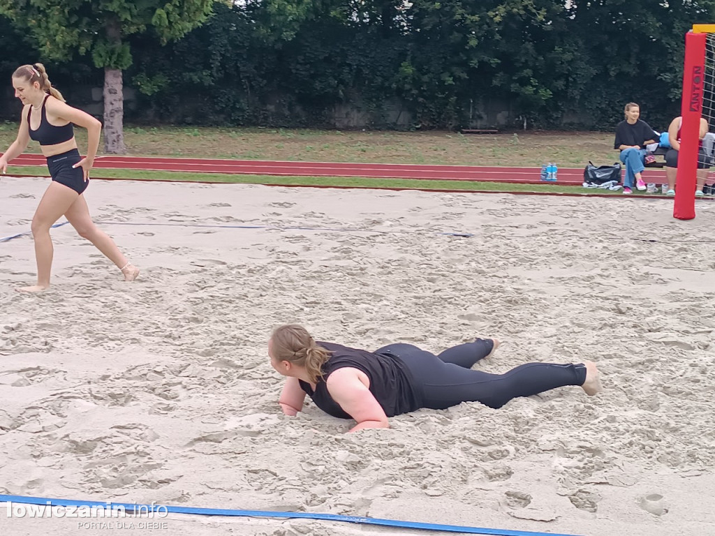 I Powiatowe Mistrzostwa Łowicza w piłkę plażową