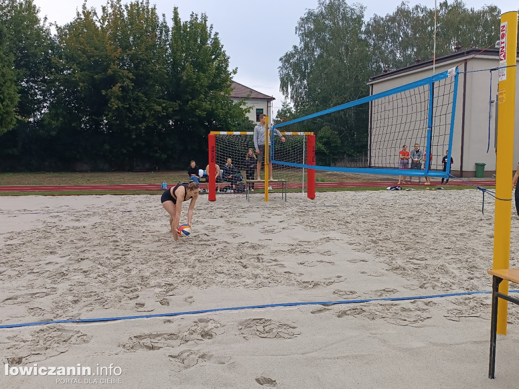 I Powiatowe Mistrzostwa Łowicza w piłkę plażową