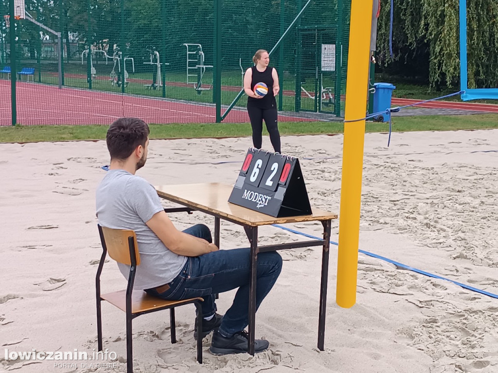 I Powiatowe Mistrzostwa Łowicza w piłkę plażową