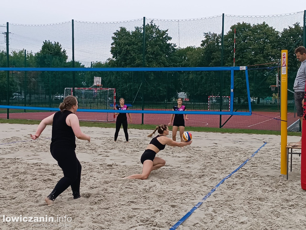 I Powiatowe Mistrzostwa Łowicza w piłkę plażową