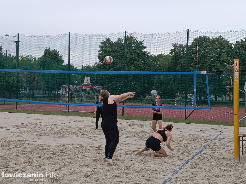 I Powiatowe Mistrzostwa Łowicza w piłkę plażową