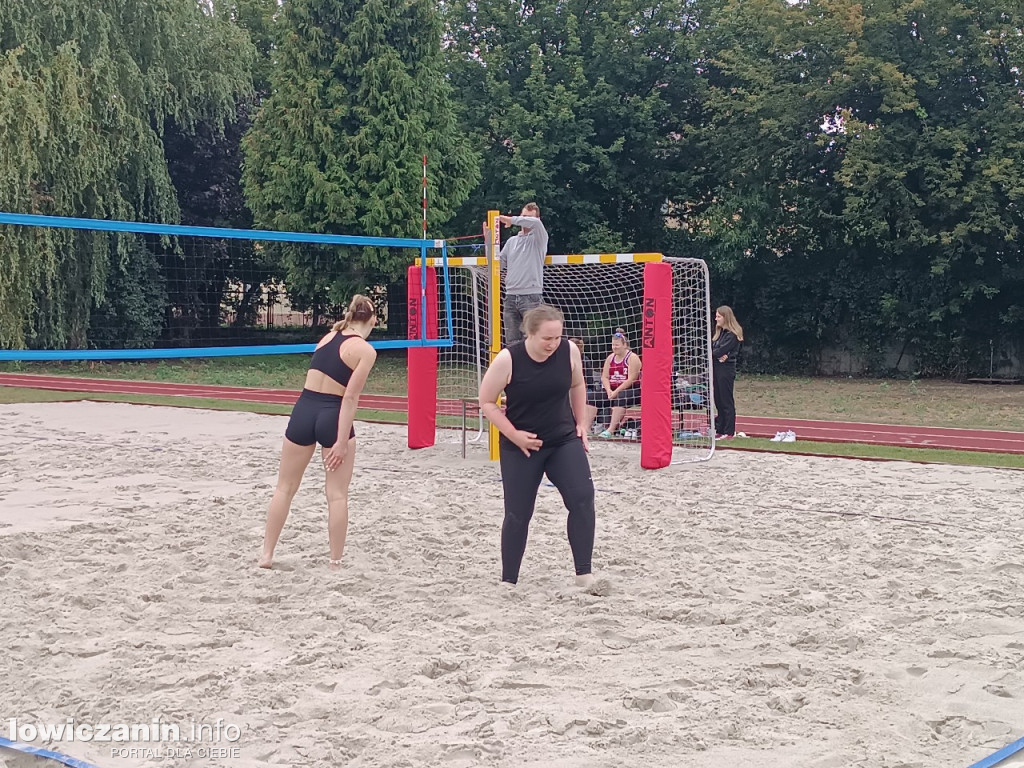 I Powiatowe Mistrzostwa Łowicza w piłkę plażową