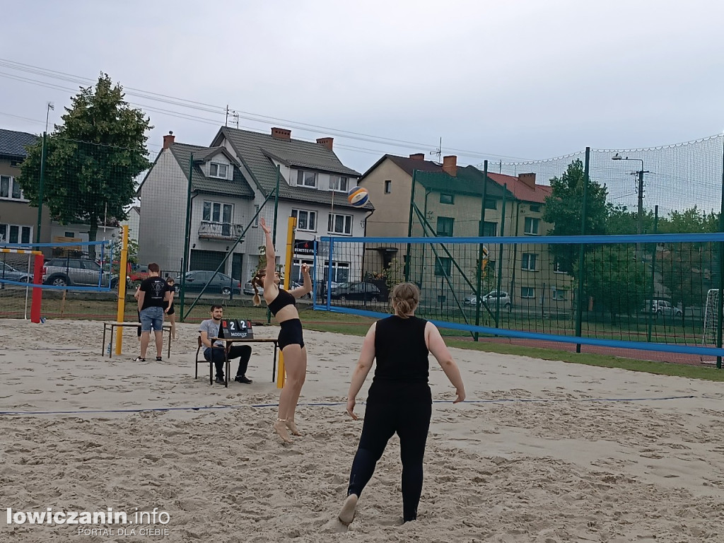 I Powiatowe Mistrzostwa Łowicza w piłkę plażową