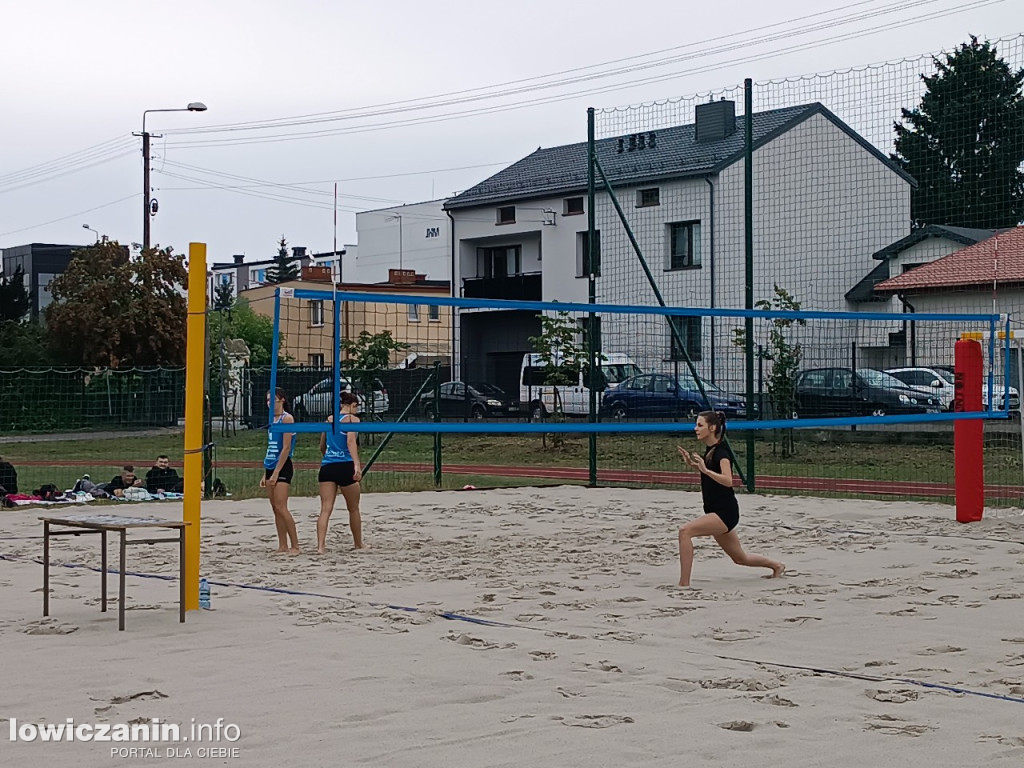 I Powiatowe Mistrzostwa Łowicza w piłkę plażową