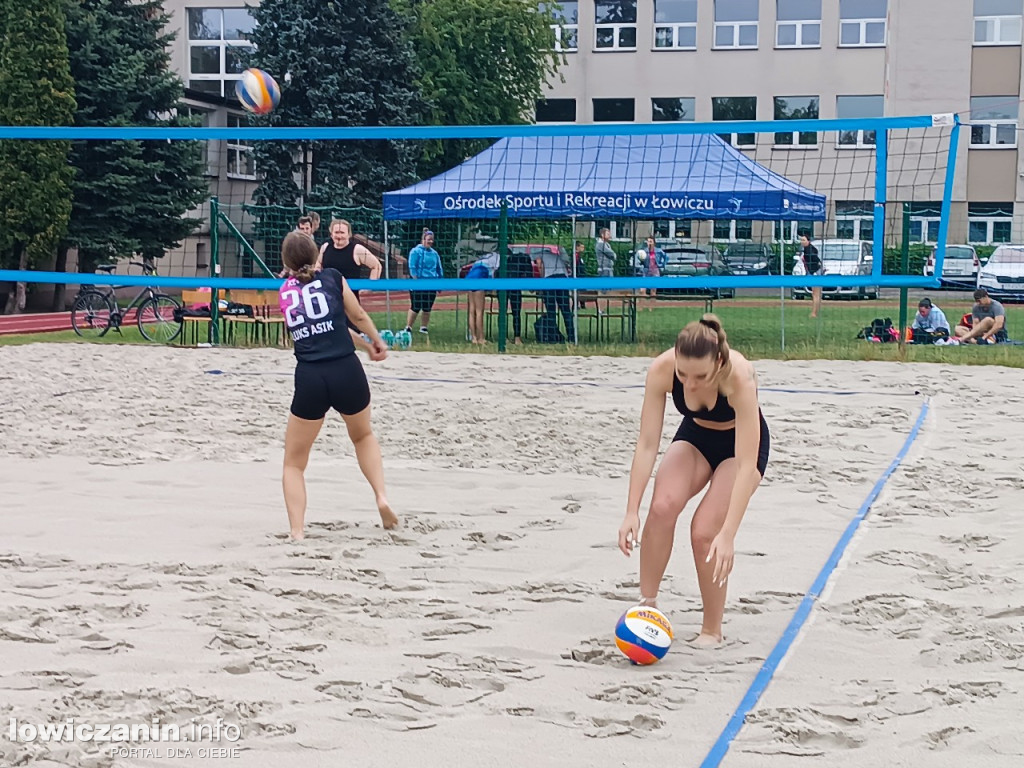 I Powiatowe Mistrzostwa Łowicza w piłkę plażową