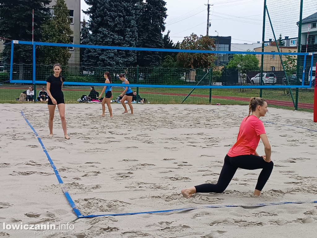 I Powiatowe Mistrzostwa Łowicza w piłkę plażową