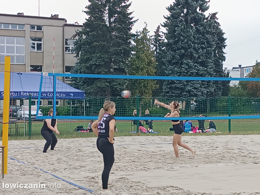 I Powiatowe Mistrzostwa Łowicza w piłkę plażową
