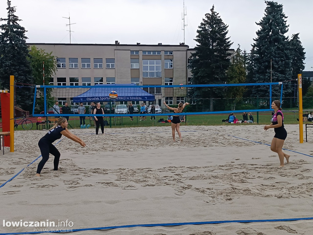 I Powiatowe Mistrzostwa Łowicza w piłkę plażową