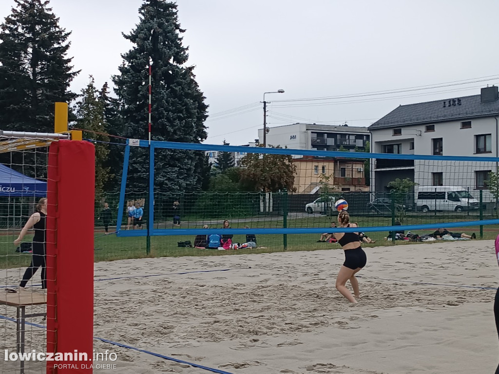 I Powiatowe Mistrzostwa Łowicza w piłkę plażową