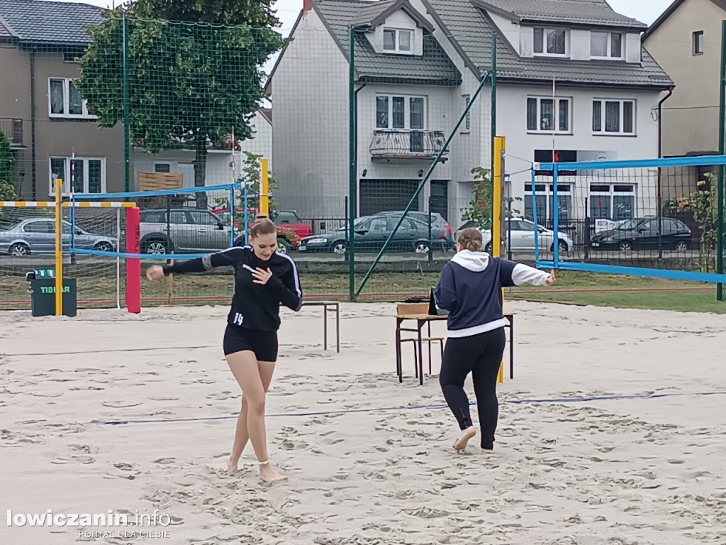 I Powiatowe Mistrzostwa Łowicza w piłkę plażową