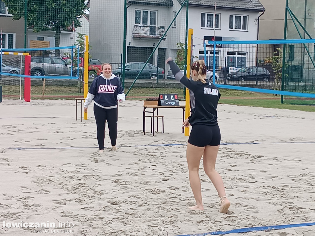 I Powiatowe Mistrzostwa Łowicza w piłkę plażową