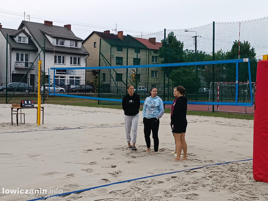 I Powiatowe Mistrzostwa Łowicza w piłkę plażową