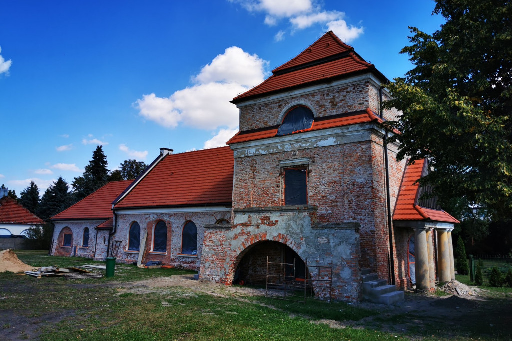 Remont zabytkowego spichlerza przy ZSP nr 2 na Blichu w Łowiczu