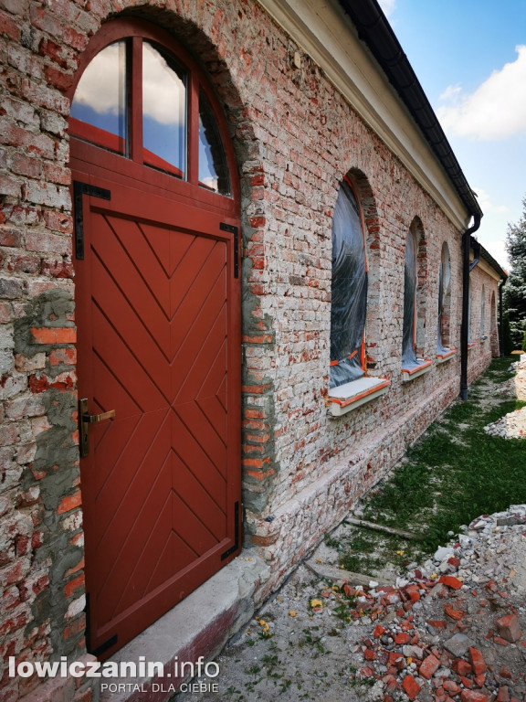 Remont zabytkowego spichlerza przy ZSP nr 2 na Blichu w Łowiczu